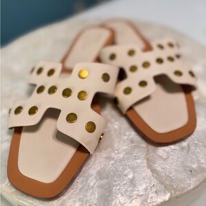 Donatella slides NWOT‎
